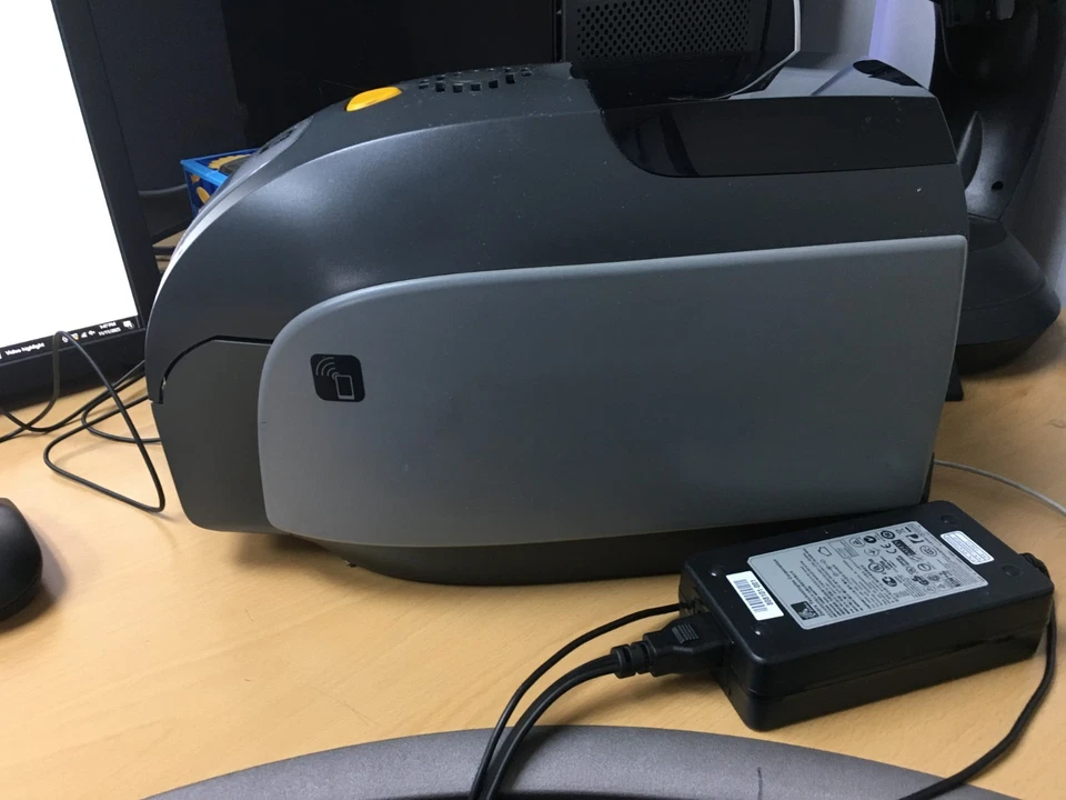 Zebra ZXP 3 Single side card Printer Z32-0000200US00 USB - Image 2 of 4