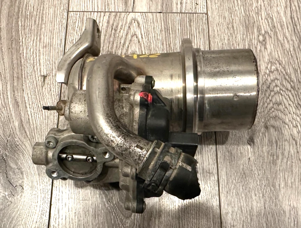 Volkswagen Jetta 2015 recirculación de gases de escape enfriador de válvula EGR 04L131512L, OEM Foto 4 de 4