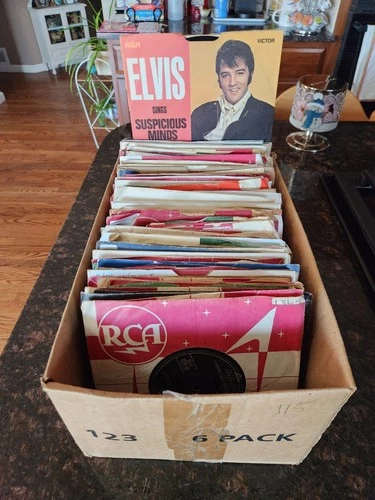 ELVIS PRESLEY - BOX LOT OF 115 UK 45s AND EPs - ALL PICTURED - NICE OVERALL