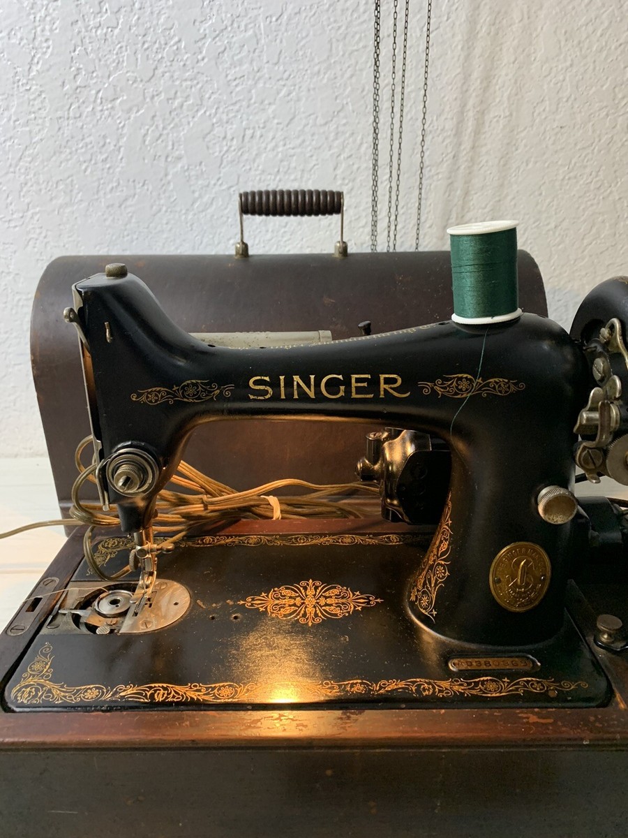 Vintage Antique Portable Singer Sewing Machine Bent Wood Vintage Antique Portable Singer Sewing Machine Bent Wood