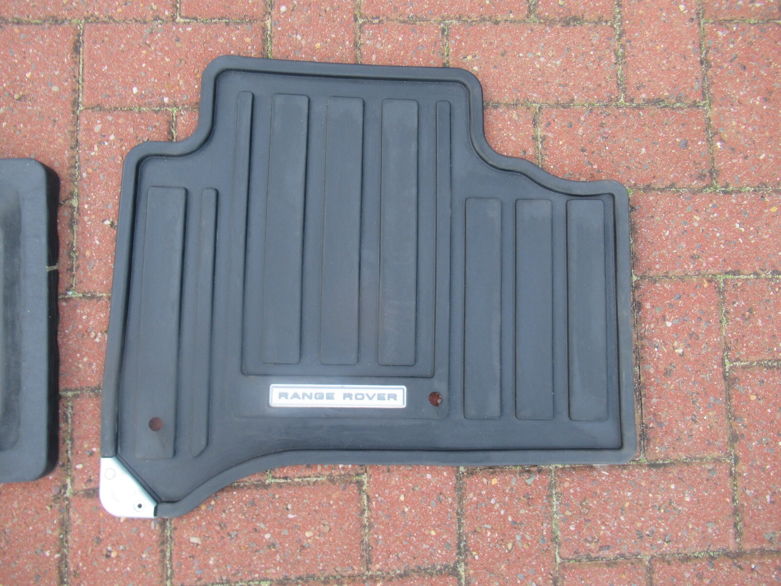 GENUINE LANDROVER RANGE ROVER VOGUE RUBBER MATS SET OF 4 USED eBay