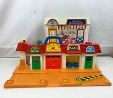 1986 Fisher-Price Little People Play Family Main Street 1 - 2500 Vintage