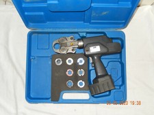 HOLGER CLASEN VIEGA NUSSBAUM RM Pressmaschine mit 7 Pressbacken,1 Akku im Koffer