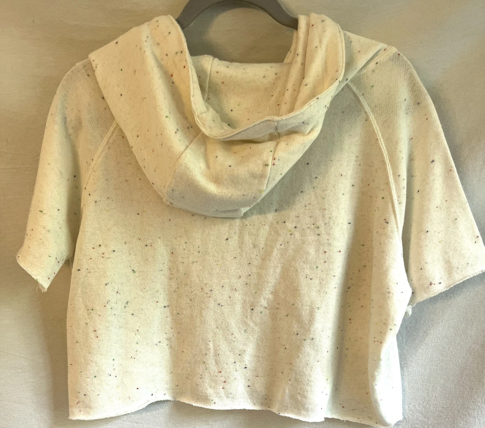 OFF WHITE Felpa con cappuccio MONO B Funfetti cropped bianco sporco colorata manica corta ret $36 nuova con etichette