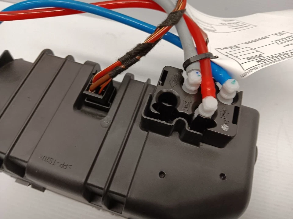 07-20 Mercedes W218 CLS550 E350 CL550 Dynamic Seat Vacuum Pump 0008005648 OEM - Image 4 of 4