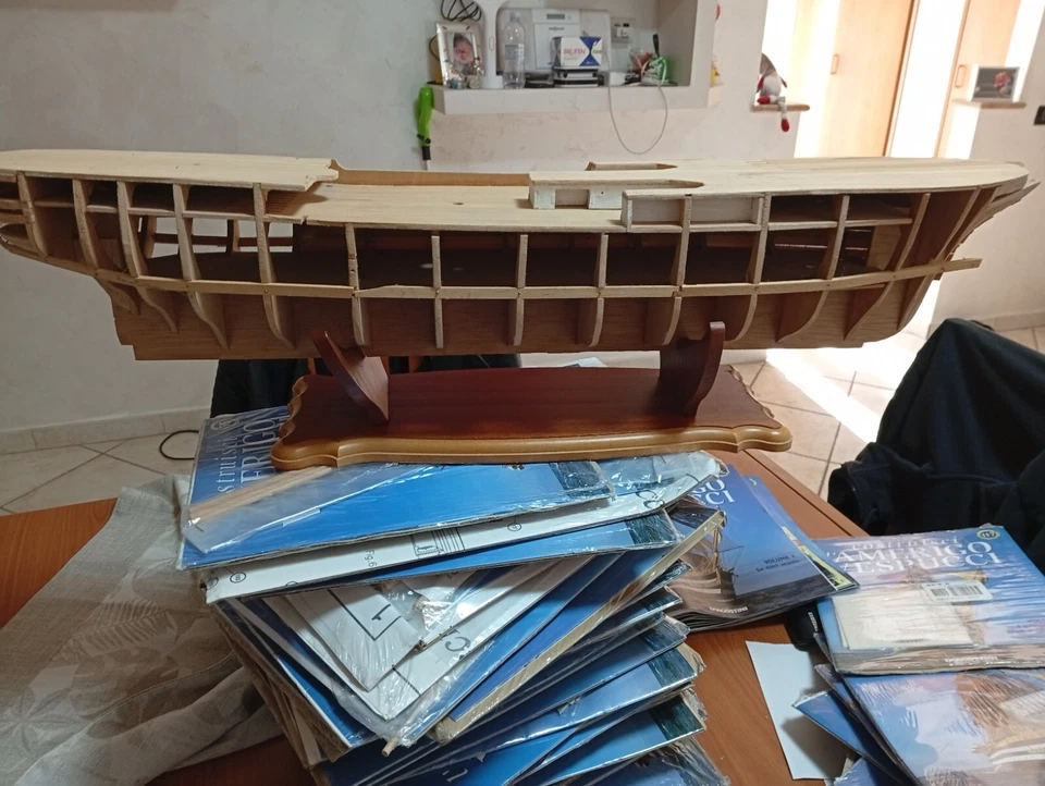 Vendo  Per Mancanza Di Tenpo veliero in legno  Americo Vespucci  - Immagine 3 di 4
