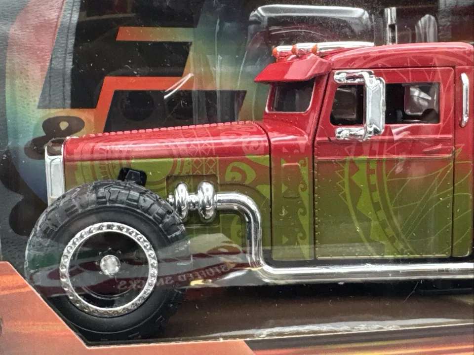 Jada Toys 2024 Fast & Furious Presents: Hobbs & Shaw Custom Peterbilt 1:24 VHTF! - Image 4 of 4