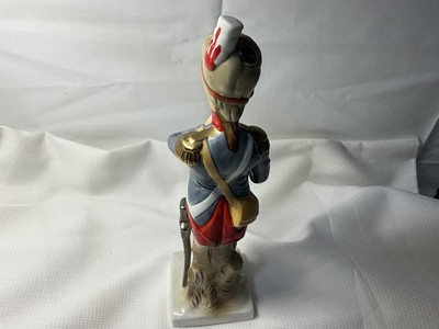 Grenadier de la Garde porcelain Figurine 9 1/2  Tall 15  Oz
