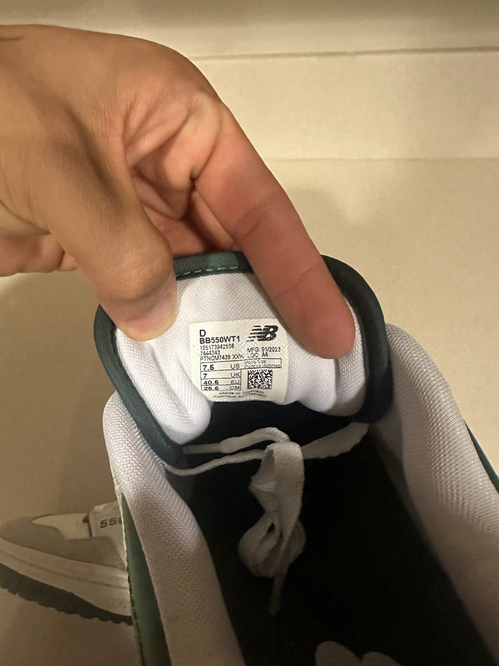 New Balance 550 White Green Leather Sneakers Shoes BB550WT1 Mens Size 7.5 - Image 2 of 4