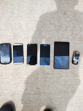 Mixed Lot of 6 Smartphones, I Don't Know If They Work
