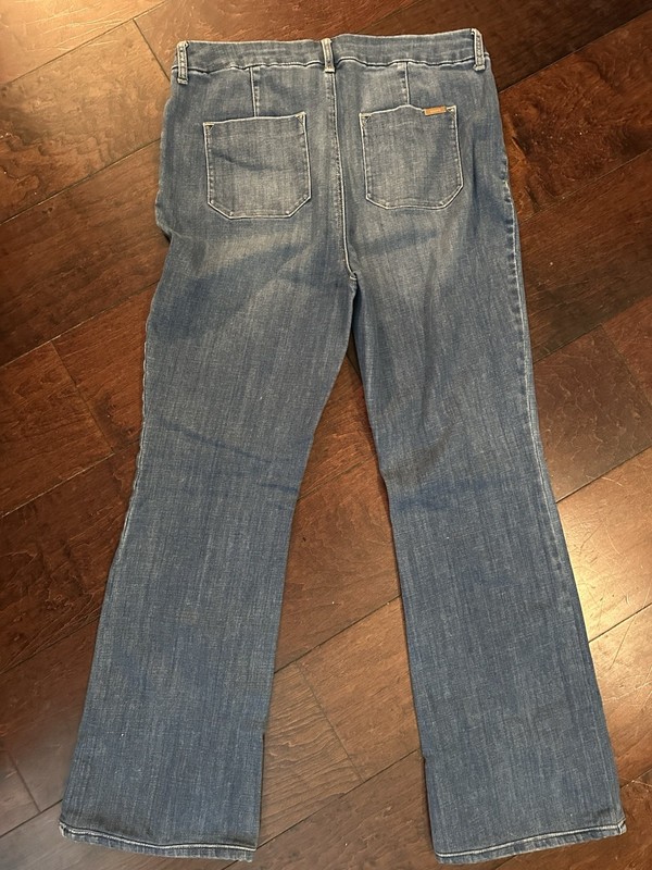 Chico's The So Slimming Girlfriend Flare Leg Jeans Size 1.5 /10