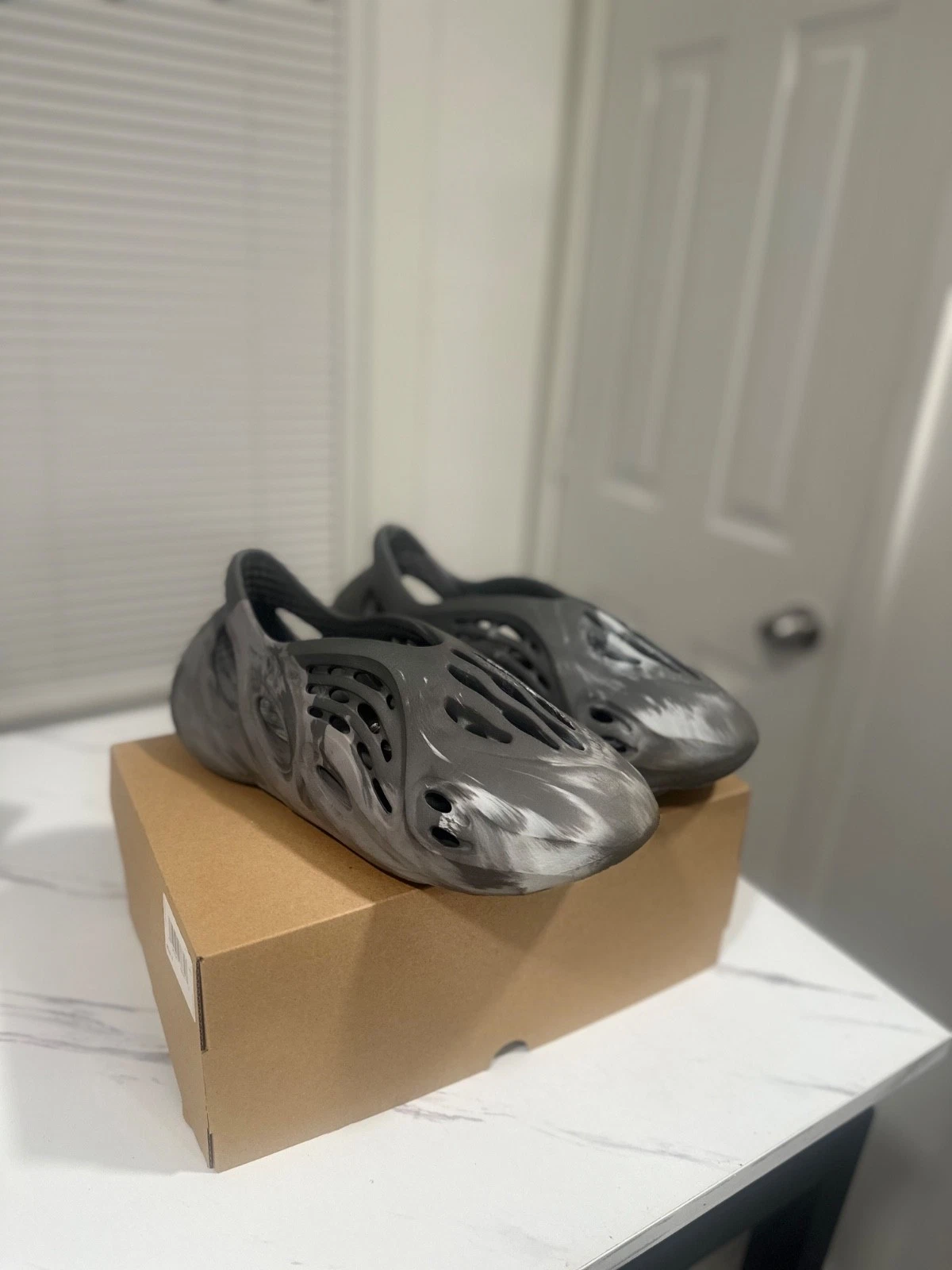 Taglia 8 Adidas Yeezy Foam RNNR MX grigio sabbia