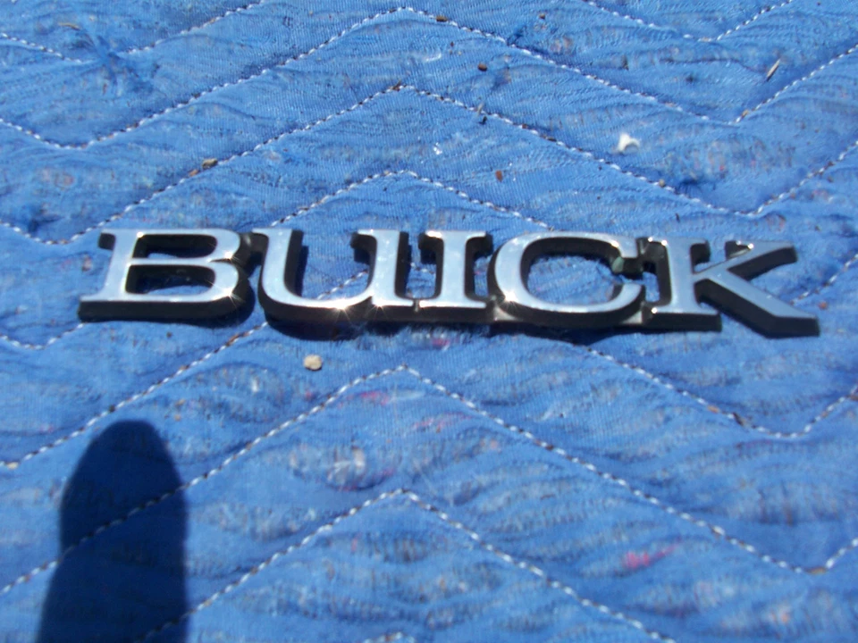 1994 1995 1996 ROADMASTER НЕДВИЖИМОСТИ УНИВЕРСАЛ BUICK ЗАДНИЕ ВОРОТА ОТДЕЛКА ЭМБЛЕМА OEM Б/У - Изображение 2 из 4