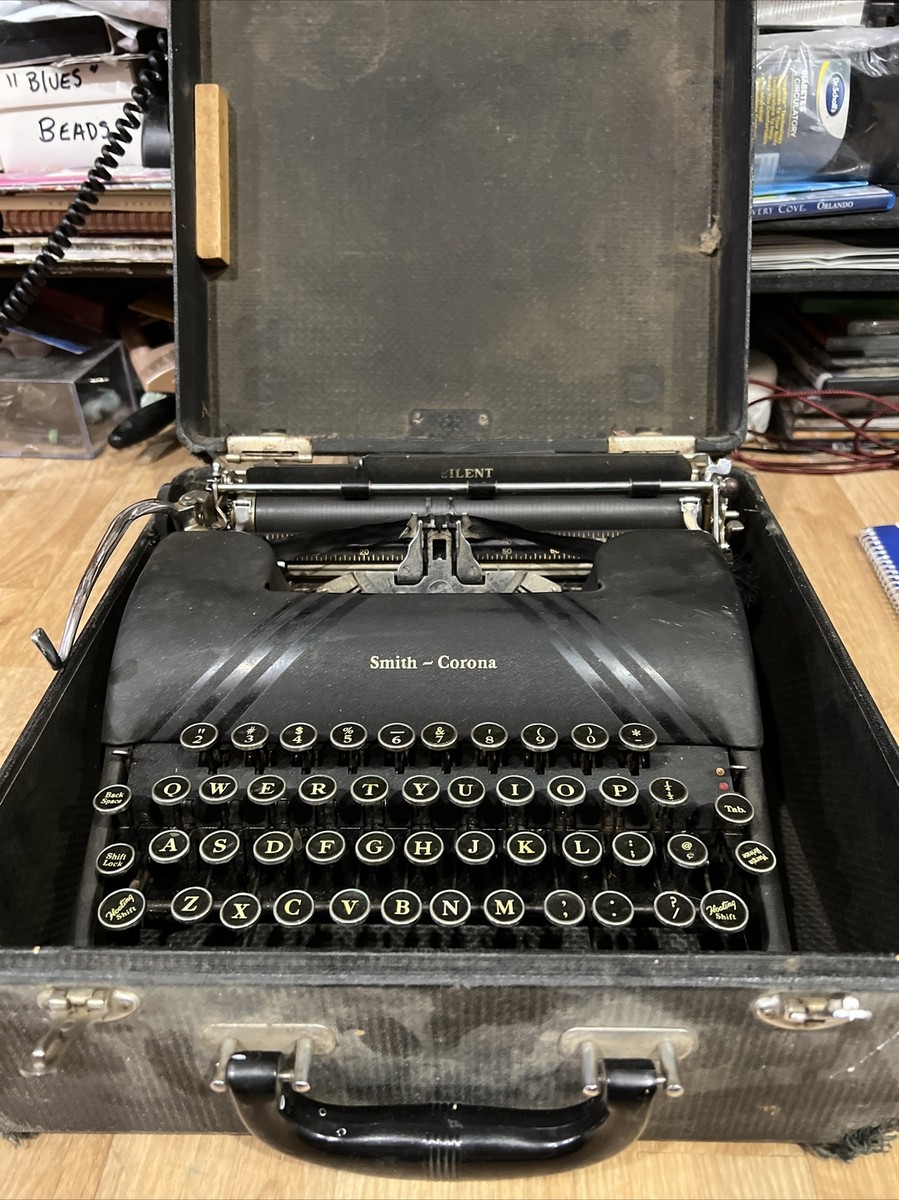 Smith Corona Silent Manual Portable Typewriter 1940s - Great