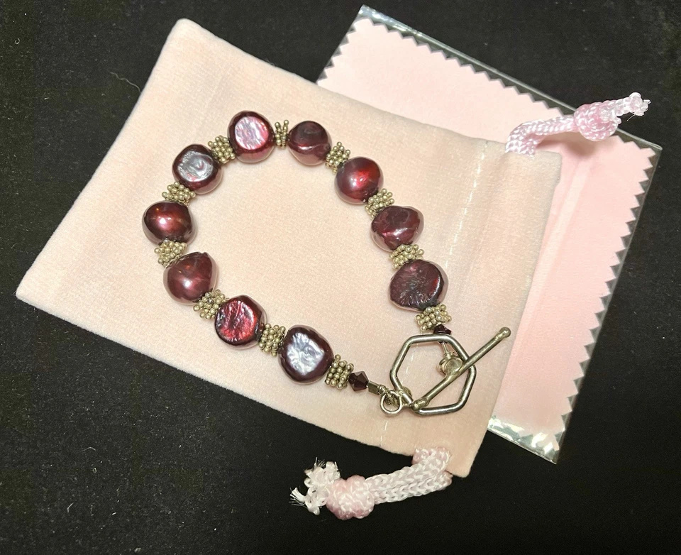 "Pulsera de perlas barrocas de agua dulce rojas borgoña de 7"" con cierre de palanca en tono plateado" Foto 3 de 4