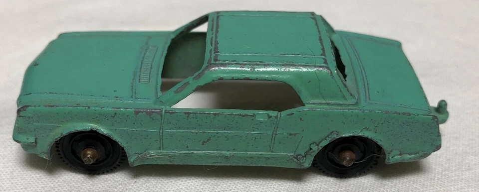 TootsieToy Mustang. Nice looking classic mint colored Mustang - Image 4 of 4