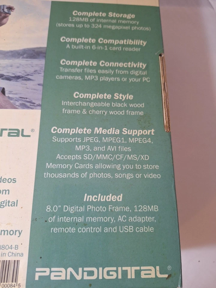 PANDIGITAL 8" Digital Photo Frame 128MB 324MP Interchangeable wood frames - Image 3 of 4