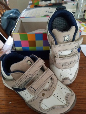 stride rite velcro shoes