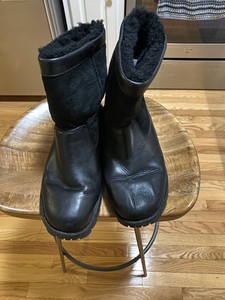 ugg brooks size 7