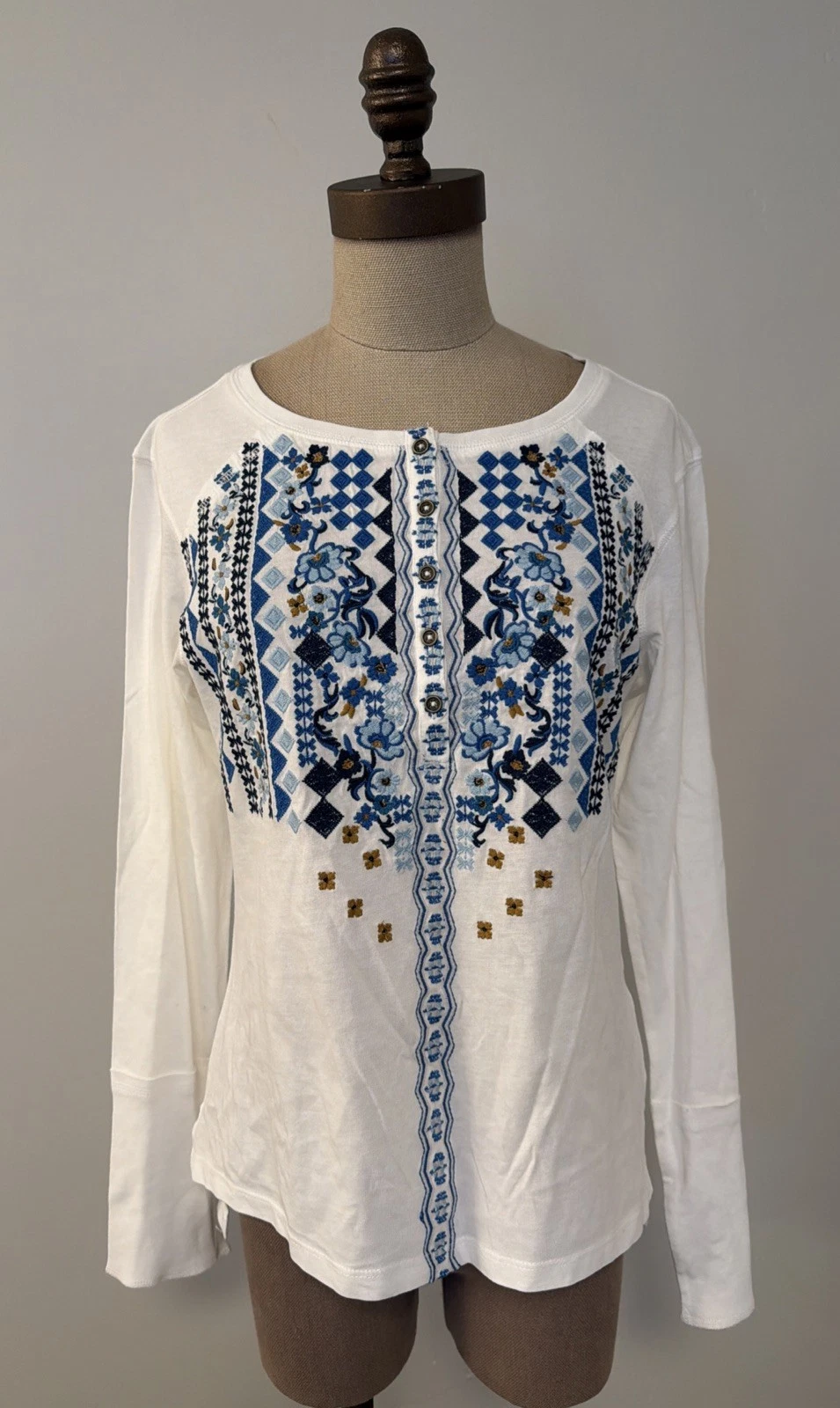 NWT Sundance Catalog White Blue Embroidery “Ramona Floral Henley” Size PM $88