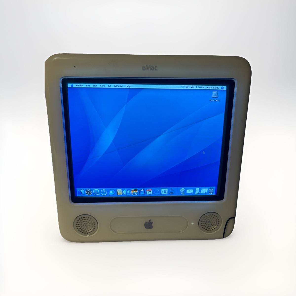 Apple eMac G4 (700MHz, 1GB RAM, Mac OS X 10.4.11) – Working