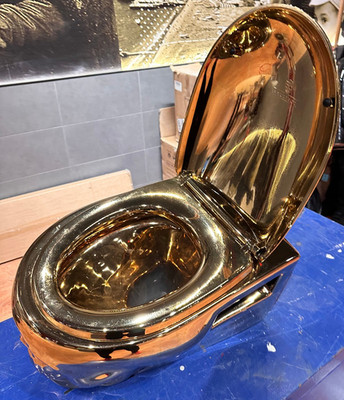 Skullpot toilet in glossy gold makes a bold statement in any bathroom! Grab it!