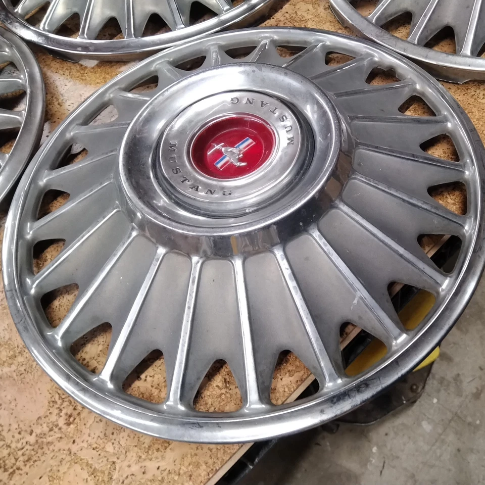 1967 Ford Mustang Hubcaps 14" Set of 4 Wheel Covers 67 Hub Caps — 第 3/4 张图片