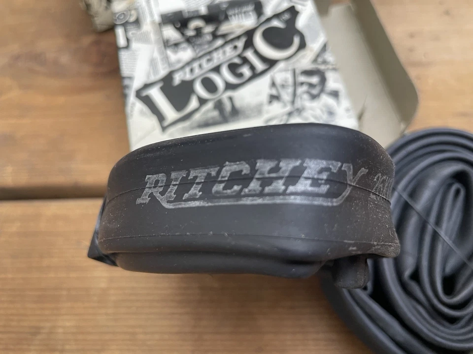 TUBOS DE NEUMÁTICO DE BICICLETA VINTAGE RITCHEY LOGIC NOS 26" BUTILO SÚPER LIGERO F/V 26x1x1.25 Foto 2 de 4