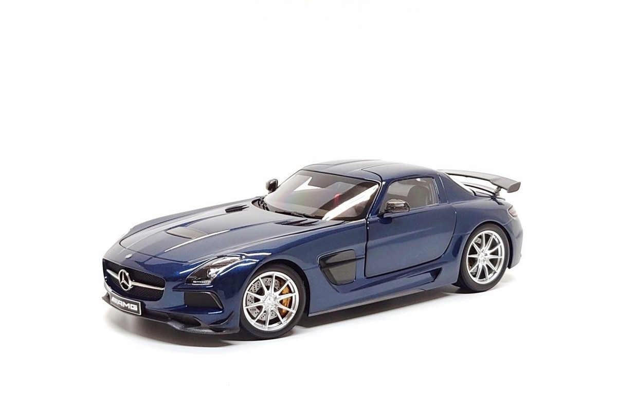 Minichamps 1:18 Mercedes-Benz SLS AMG Black Series in Daytona Blue