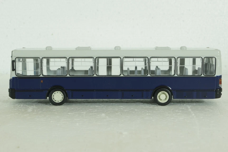 Ikarus-415, blue/white, KULTOVNI AUTOBUSY, Altaya 1:72 - Image 3 of 4