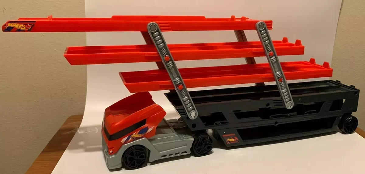 2014 Hot Wheels Mega Hauler Semi Truck Trailer 50 Car Auto
