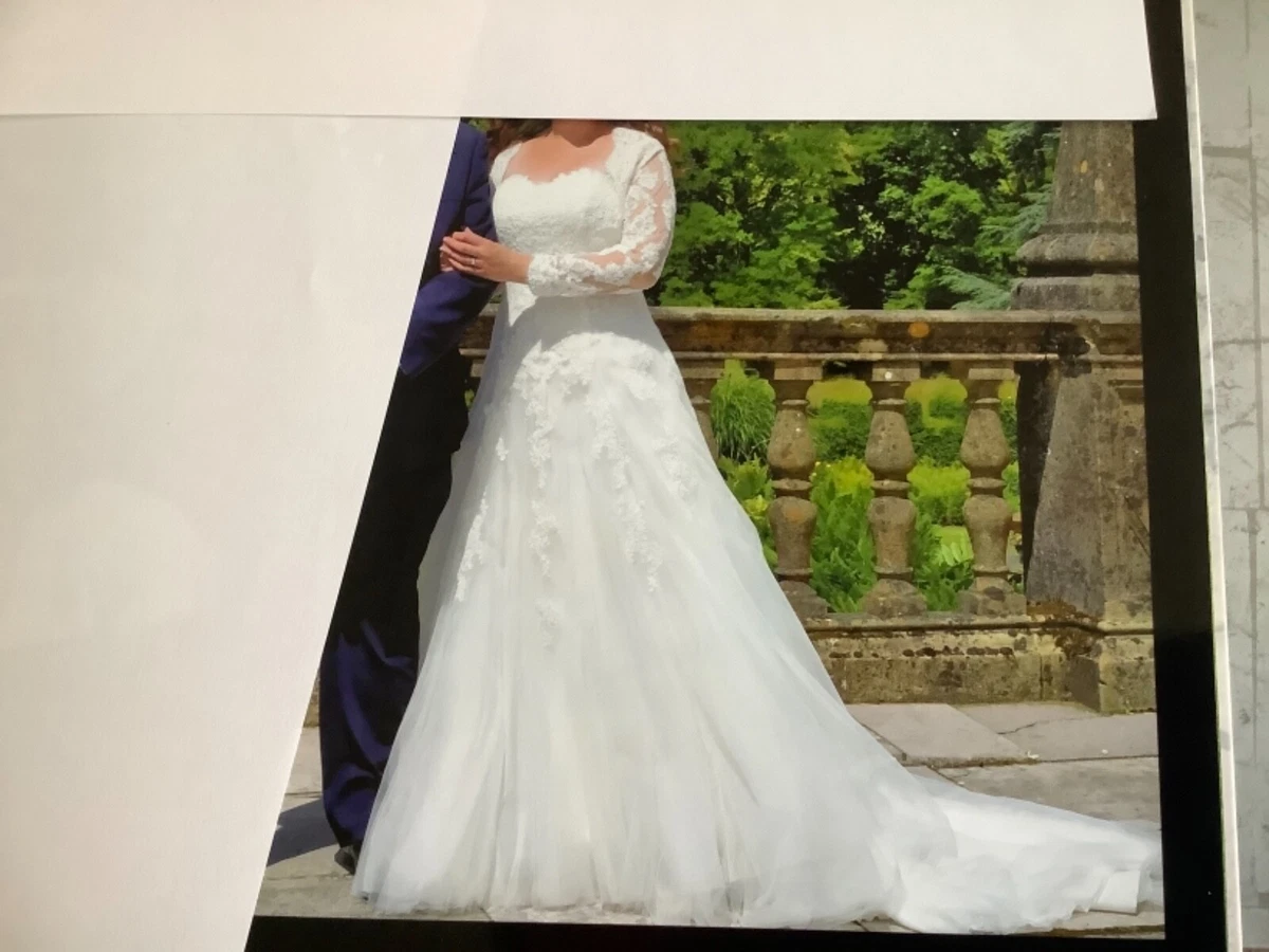 Pronovias W1 Jafit designer wedding gown with lace bolero size 14