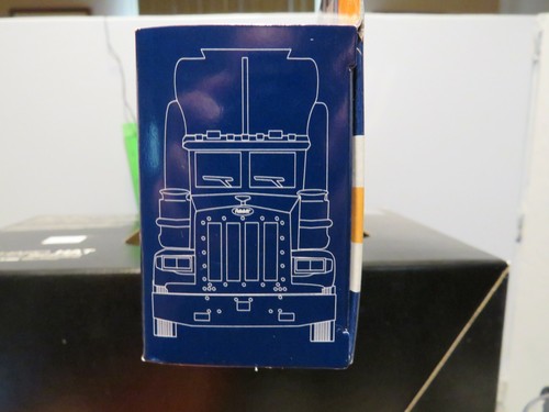 2005 FLEER SUPER BOWL 39 TRACTOR TRAILER 1:80 DIECAST (EAGLES VS. PATRIOTS) - Picture 4 of 4