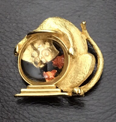 JJ Jonette Brooch Pin Cat & Angelfish Jelly Belly Fishbowl Gold Tone. #1222