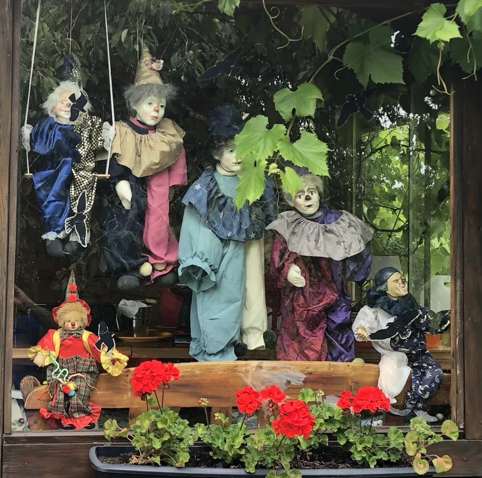 Clownpuppen Figuren Konvolut/Sammlung im Harlekin-/Clown-Stil, versch. Größen - Bild 2 von 2