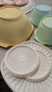 Tupperware Green Bowl