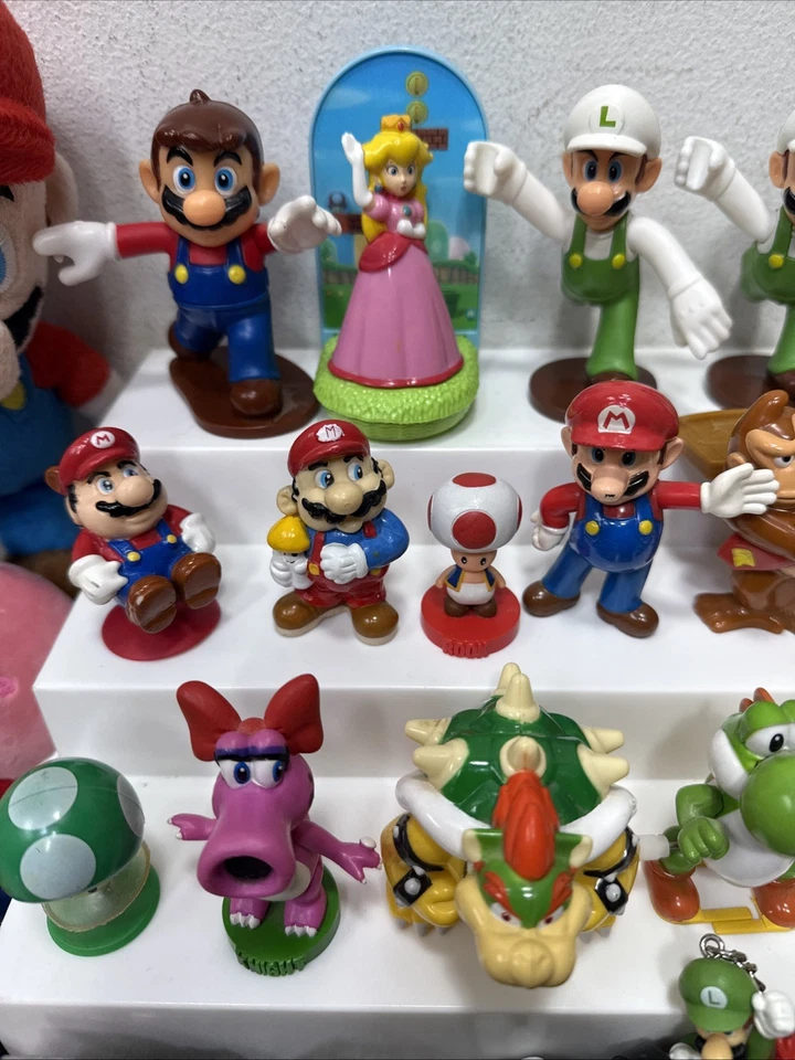 Nintendo Super Mario Brothers DK Kirby Lote de Juguetes Figuras Peluches y Llaveros Foto 2 de 4