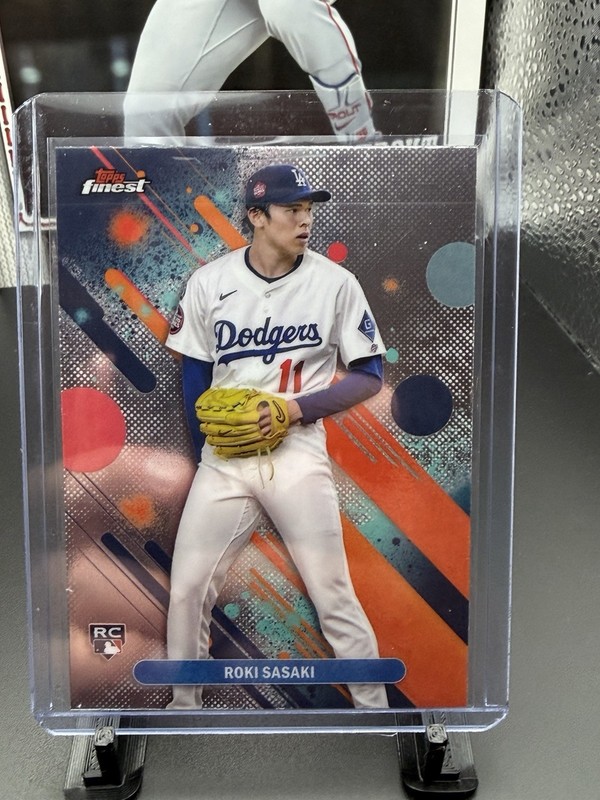 Topps 2025 Topps Finest Base Set Roki Sasaki Dodgers #40 Baseball Card