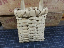 Handcrafted White Oak Wall Hanging Basket – Rustic Country Farmhouse Décor 6"x4"