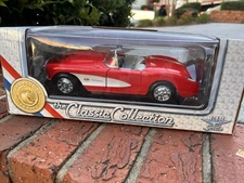 The Classic Collection 1957 Road Legends Chevrolet Corvette Convertible 1 18