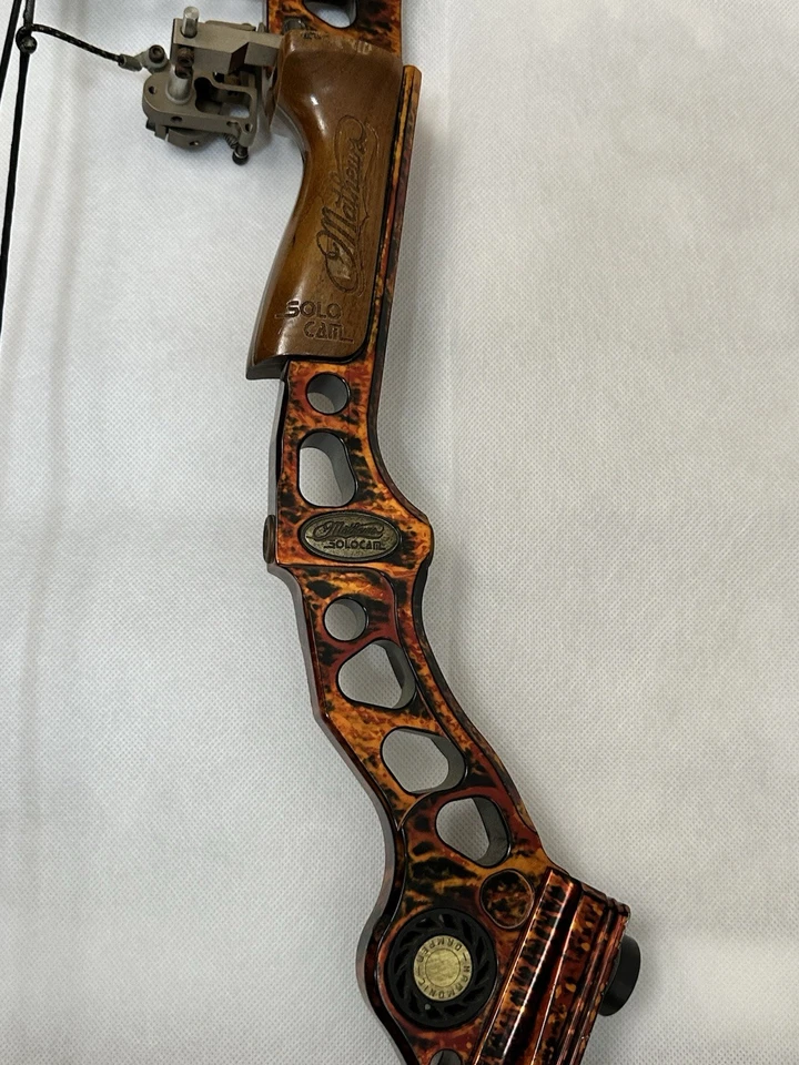 Matthews OVATION Solo Cam Compound Bow  60 POUND DRAW HUNTING LEFT HANDED - Image 3 of 4