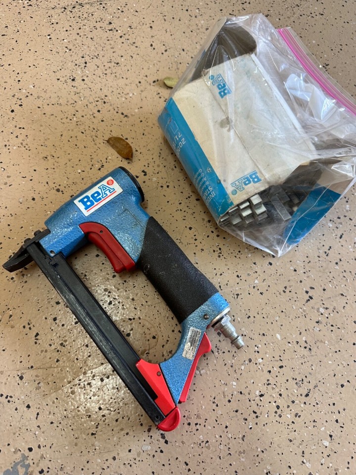 BeA 71/16421 Upholstery Staple Gun for 71 Series Staples with 3/8