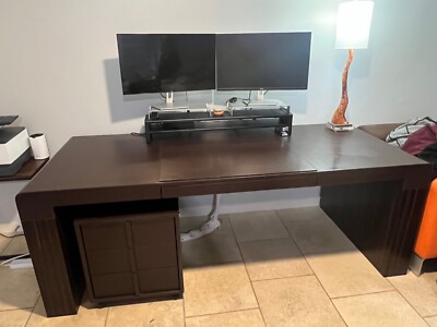 Solid Leather-covered high end Executive Office Desk (Enrico Pellizzoni)