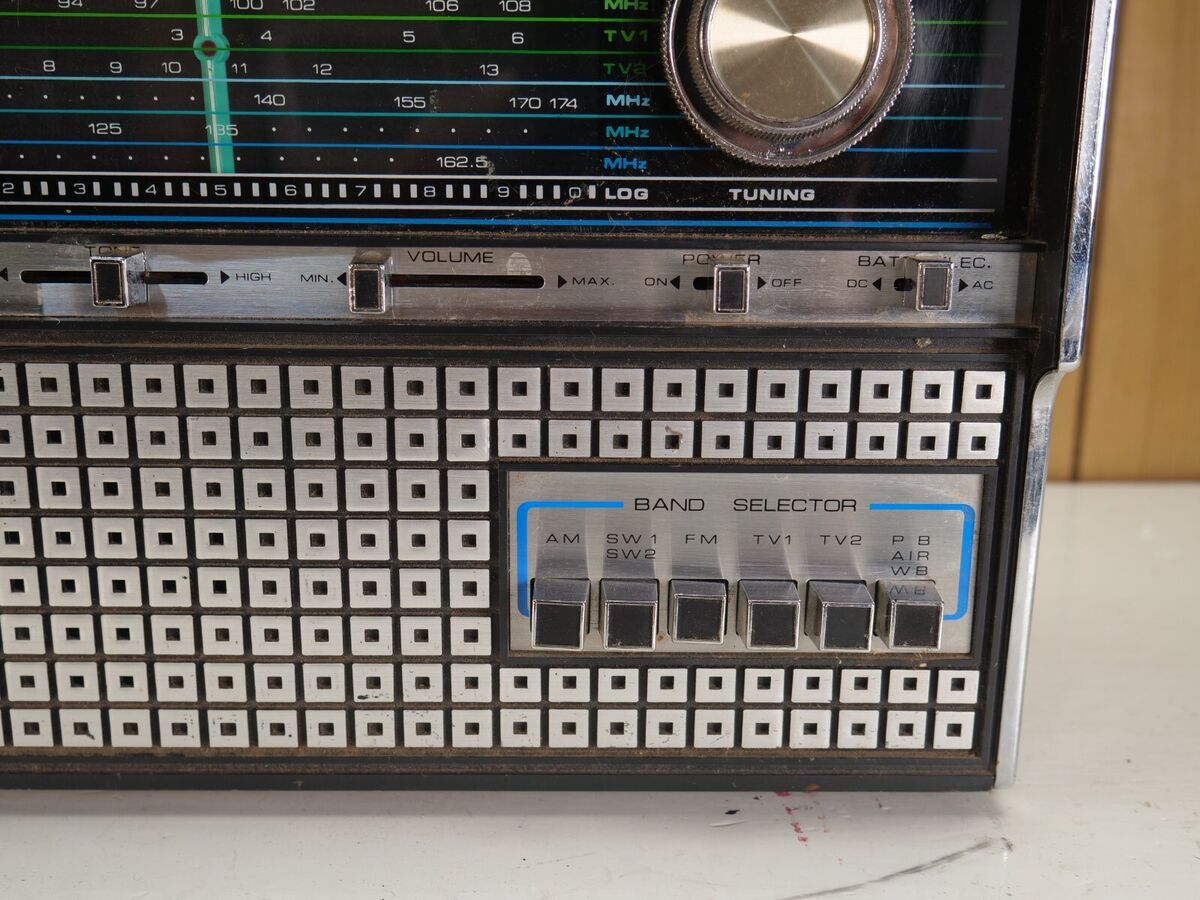 Vintage Cariole AM / FM TV Short Wave Weather Multi Band Vintage Cariole AM / FM TV Short Wave Weather Multi Band