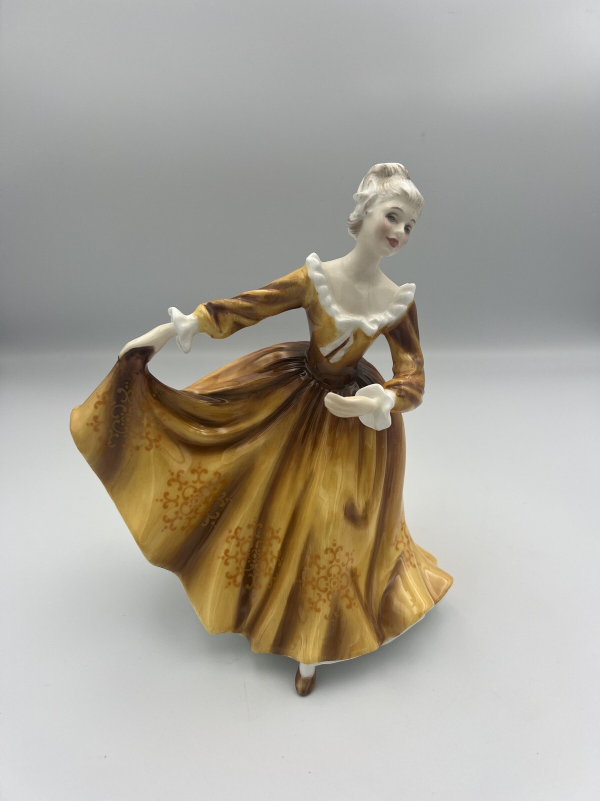 Royal Doulton Figurine HN 2381 Kirsty, Woman in Yellow Dress