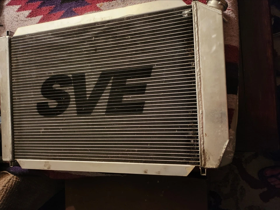 Radiador de aluminio Mishimoto Performance para Ford Mustang GT 77-93 Foto 2 de 4