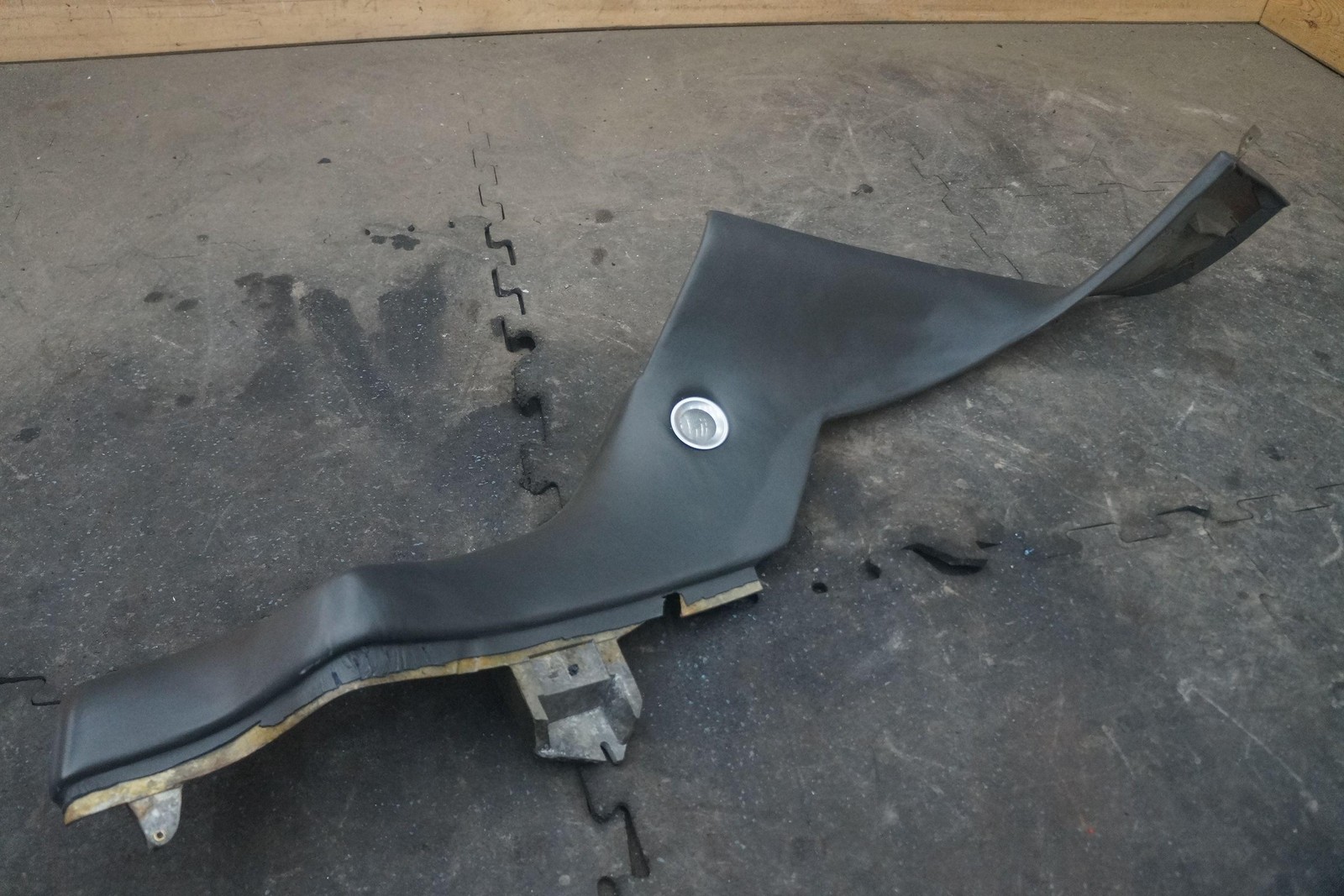 Rear Right Upper D Pillar Quarter Trim Panel 4G43-31112-ACW Aston Martin DB9 05