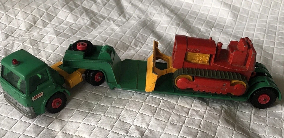 Matchbox Lesney King Size No. K-17 Ford Tractor Dyson Low Trailer  Case Tractor - Image 2 of 4