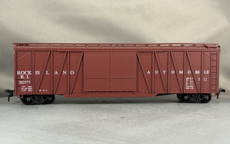 Roundhouse - Rock Island - 50' O/B D/D Wood Box Car + Wgt # 262377