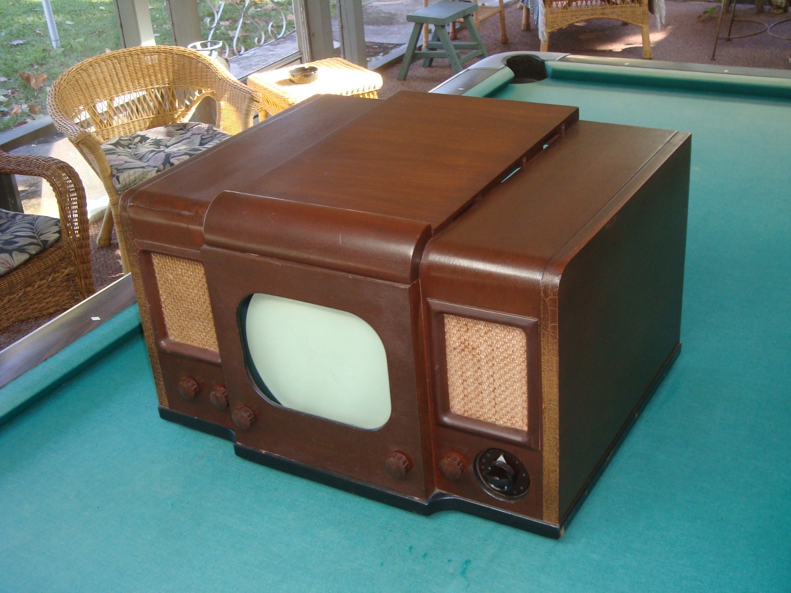 Vintage 1940s DeWald BT-100, 10" Table Top TV, RCA 630 Clone